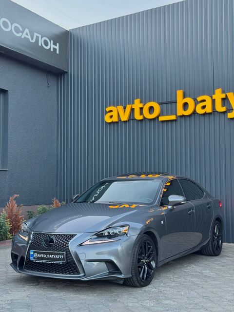 Lexus IS