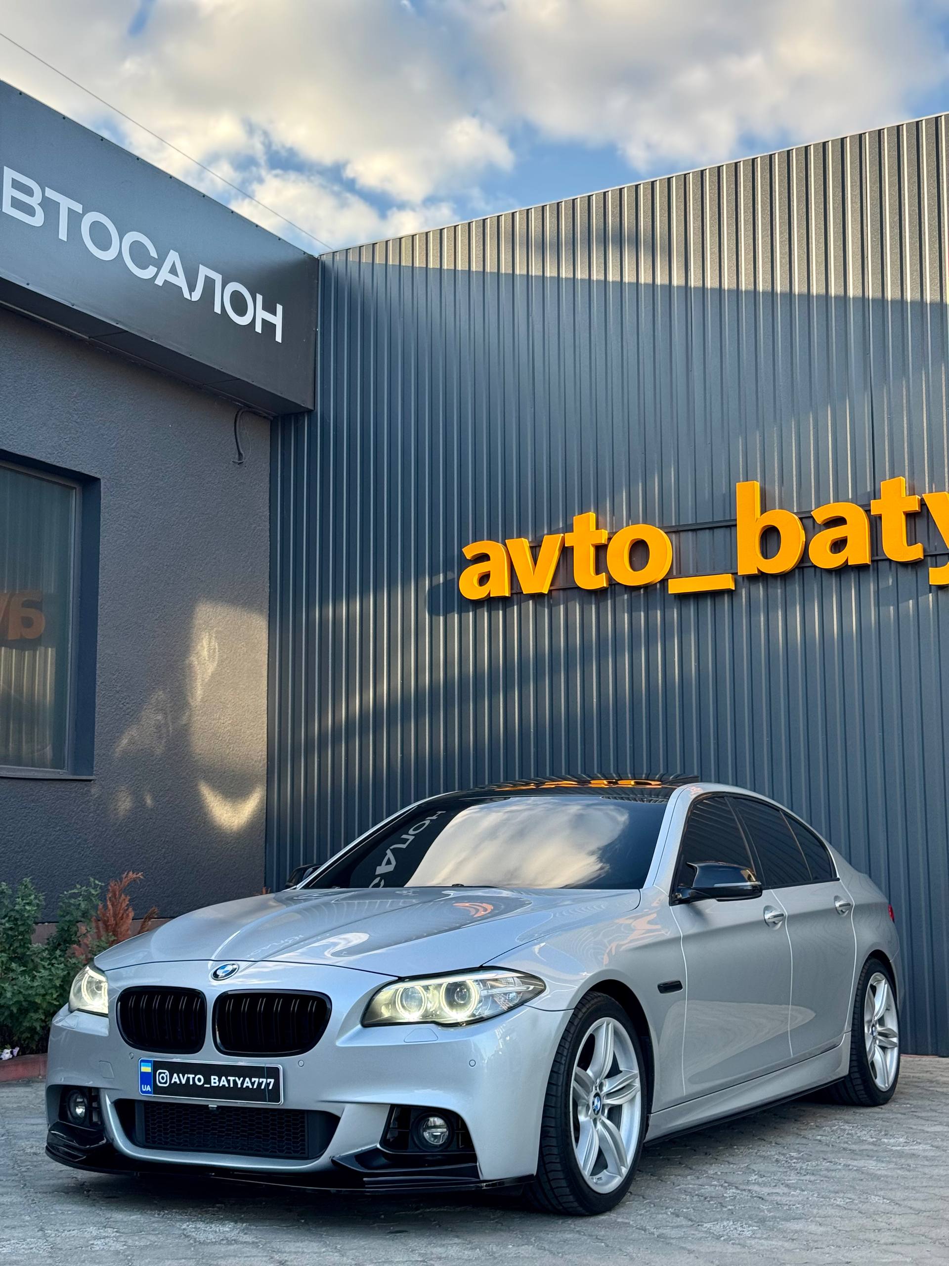 BMW 528i — фото 1