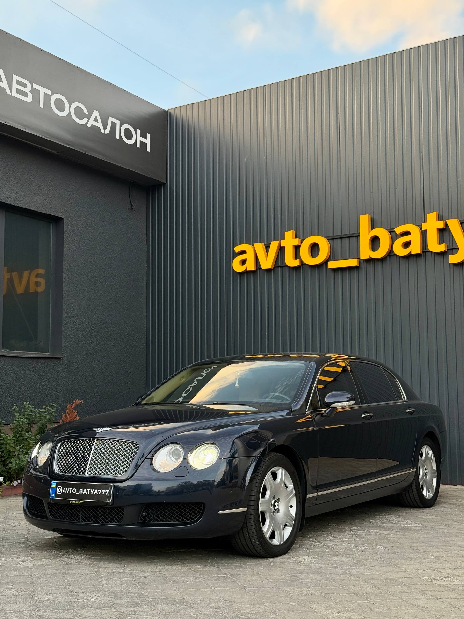 Bentley Continental W12 — фото 1