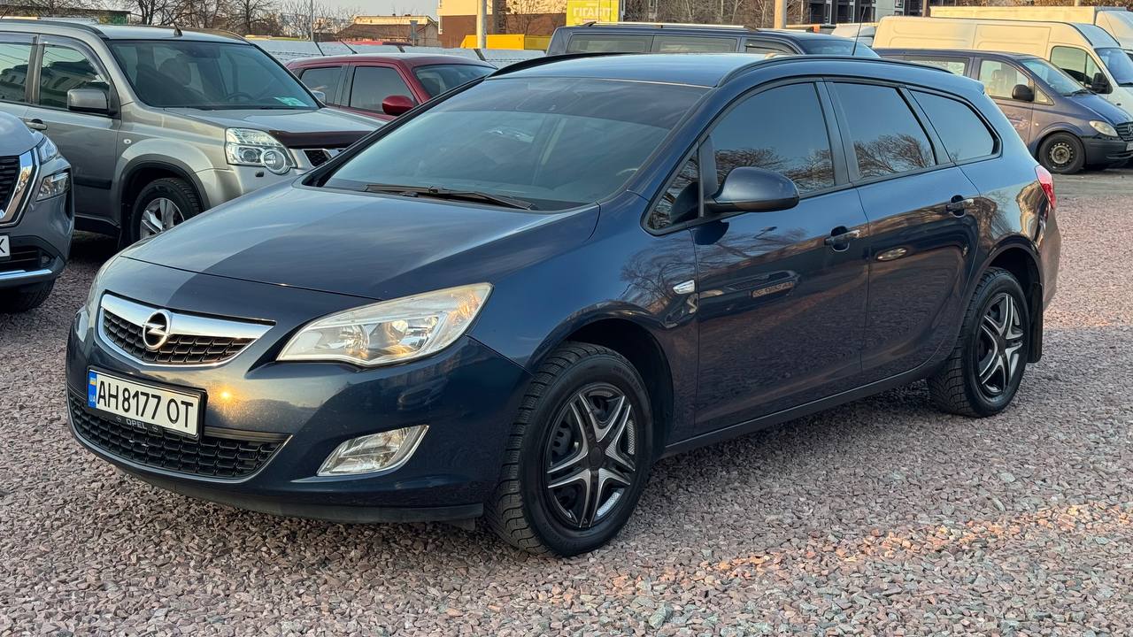 Opel ASTRA — фото 1
