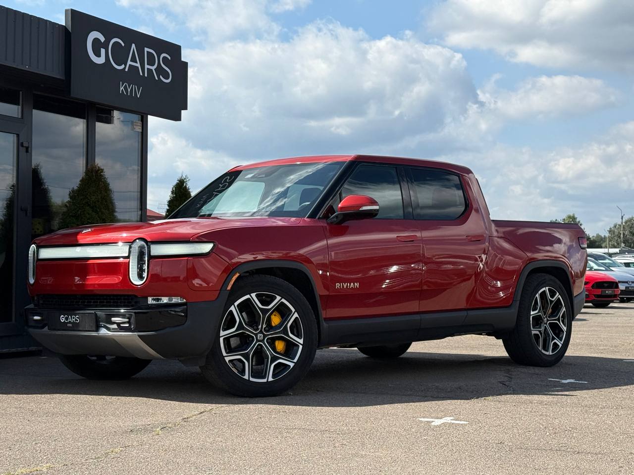 Rivian R1T — фото 1