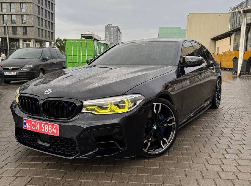 BMW M550i — фото 1