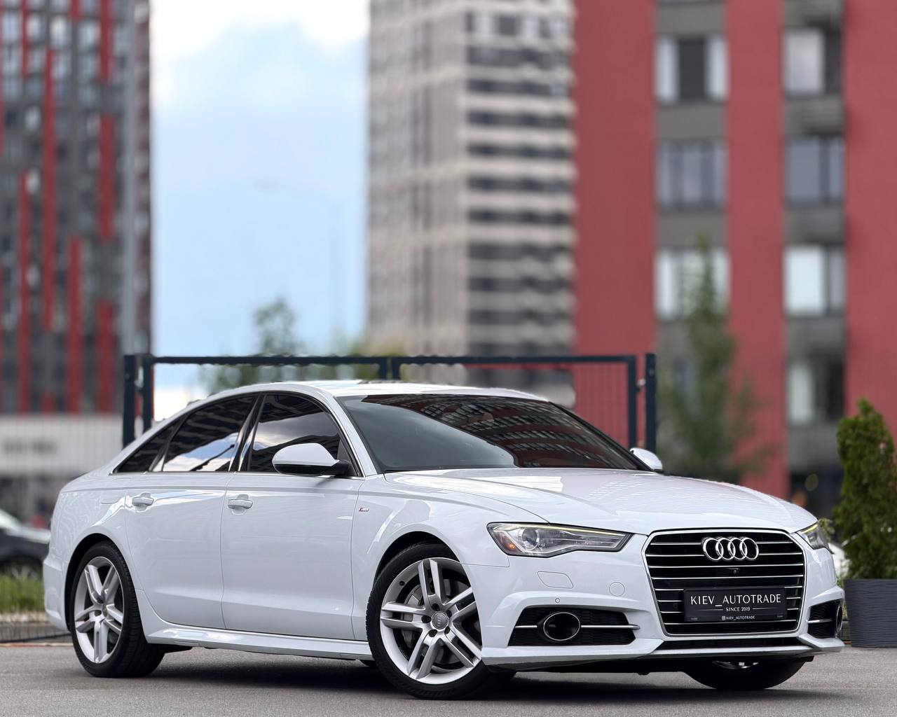 Audi A6 — фото 1