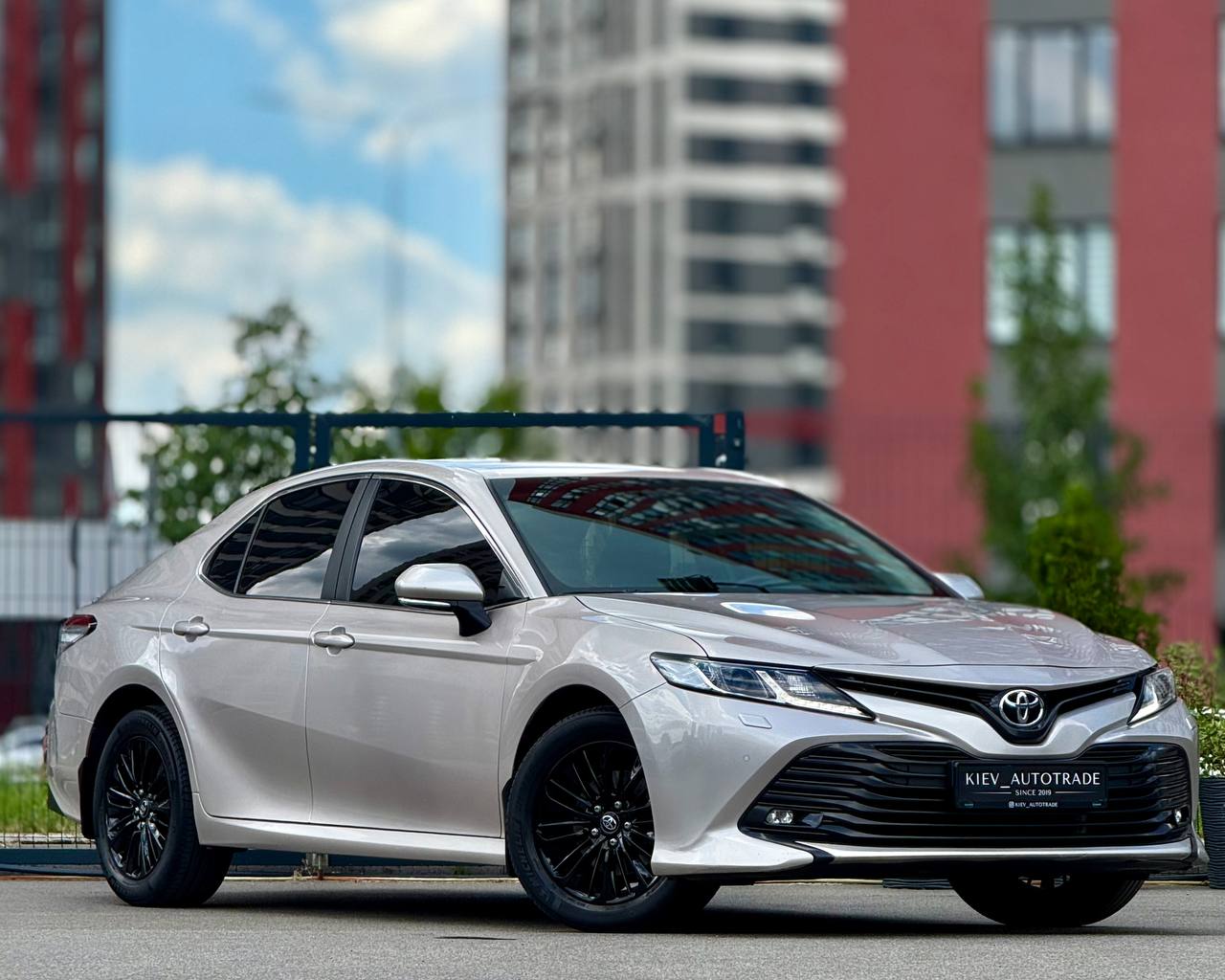 Toyota Camry — фото 1