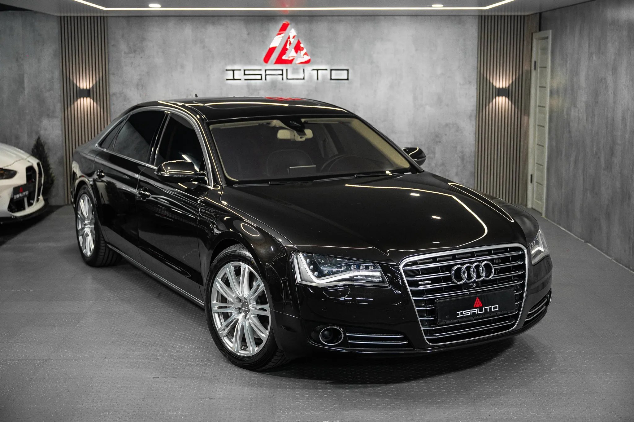 Audi A8 Long — фото 1