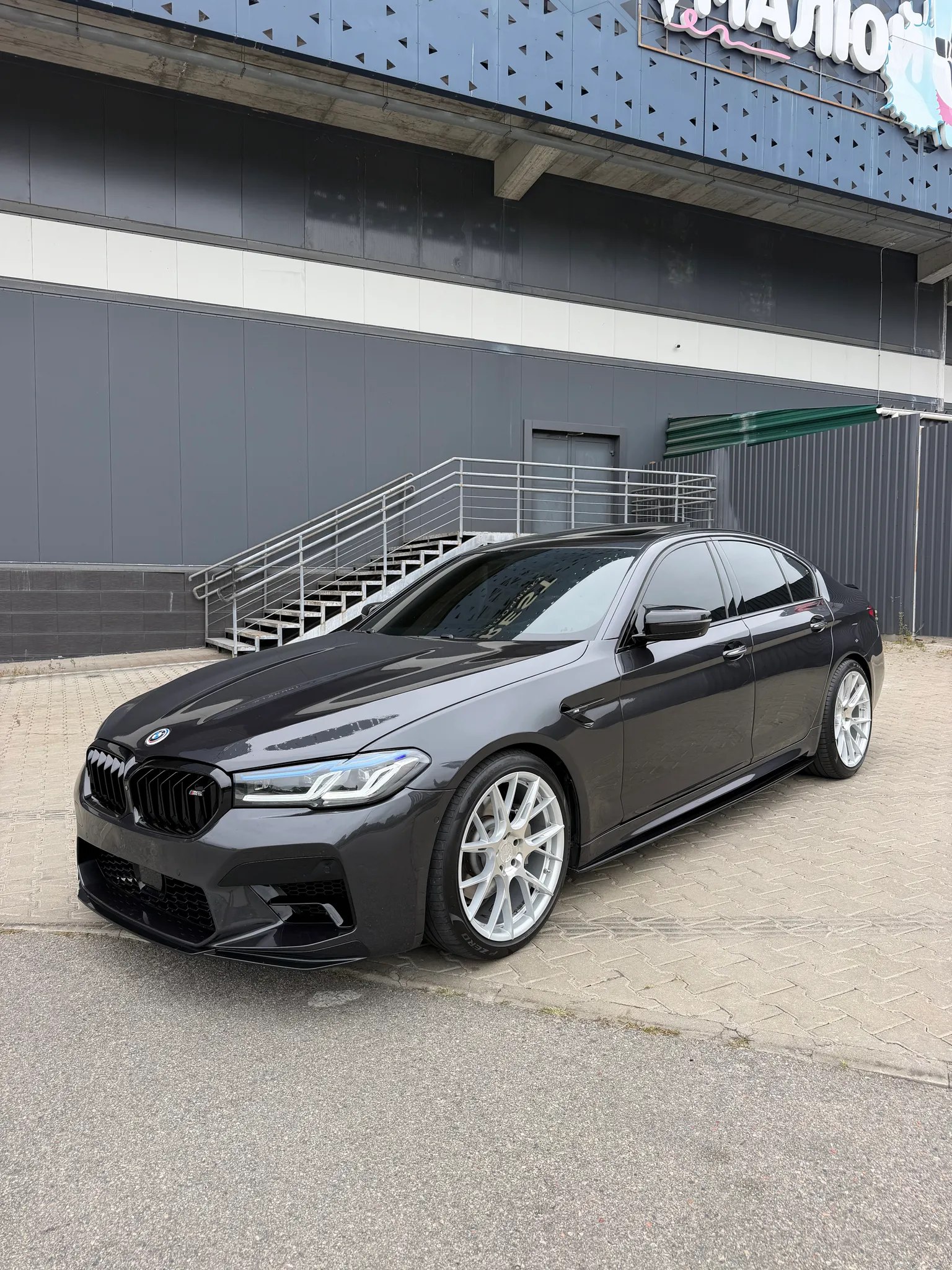 BMW 540i — фото 1