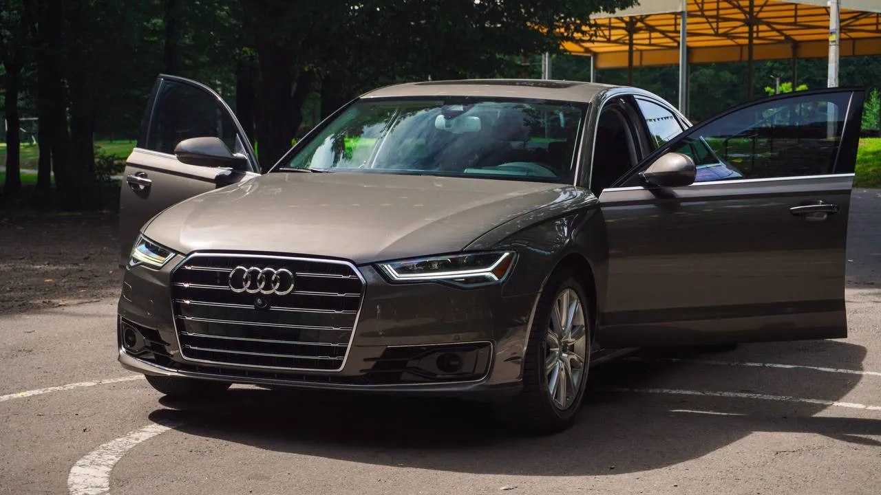 Audi A6 — фото 1
