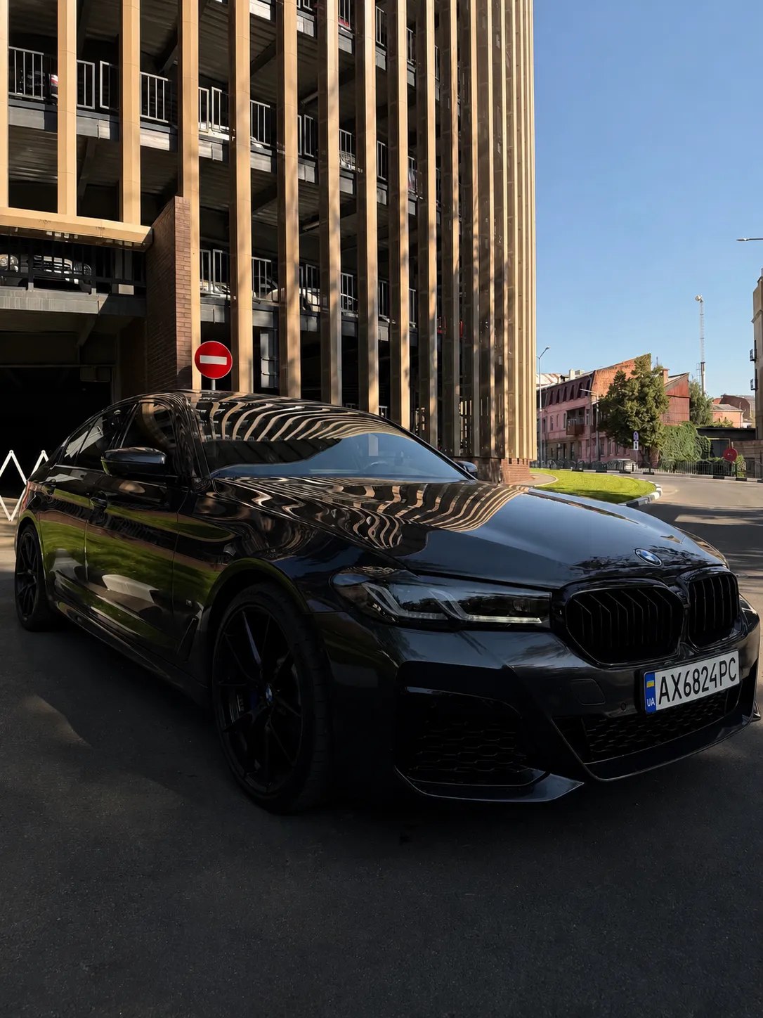 BMW 540i — фото 1