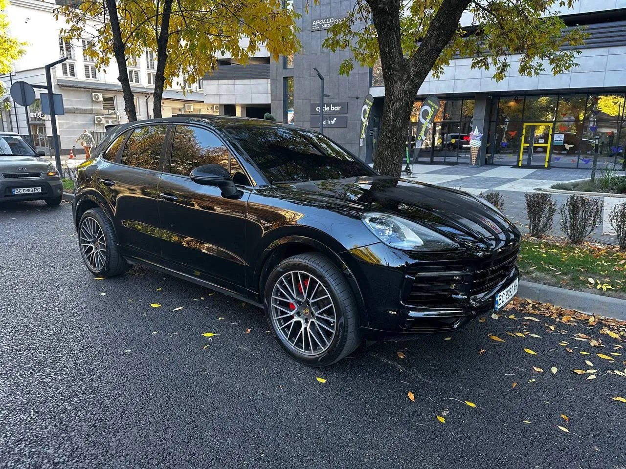 Porsche Cayenne — фото 1