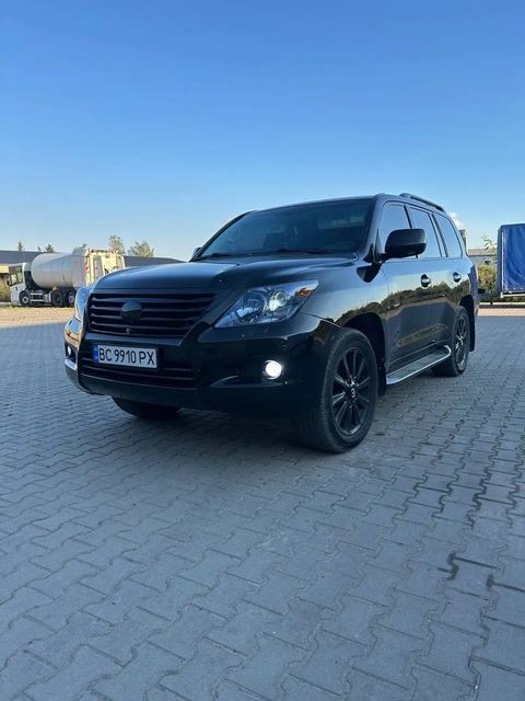 Lexus LX