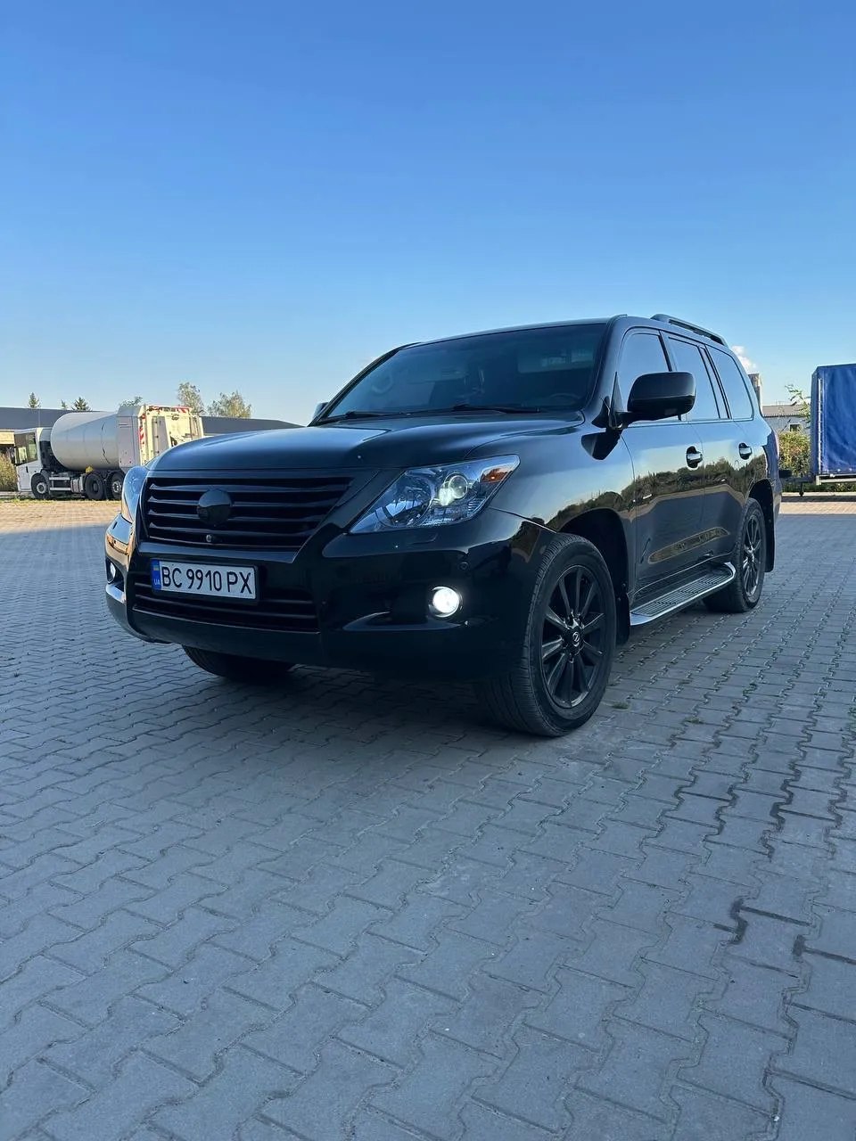 Lexus LX — фото 1