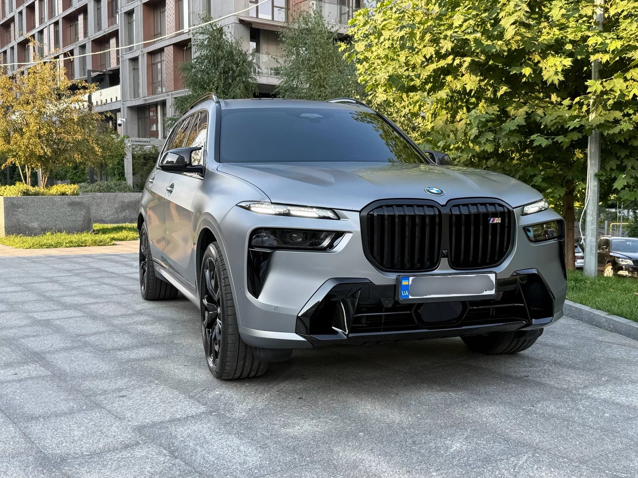 BMW X7 M60i xDrive — фото 1