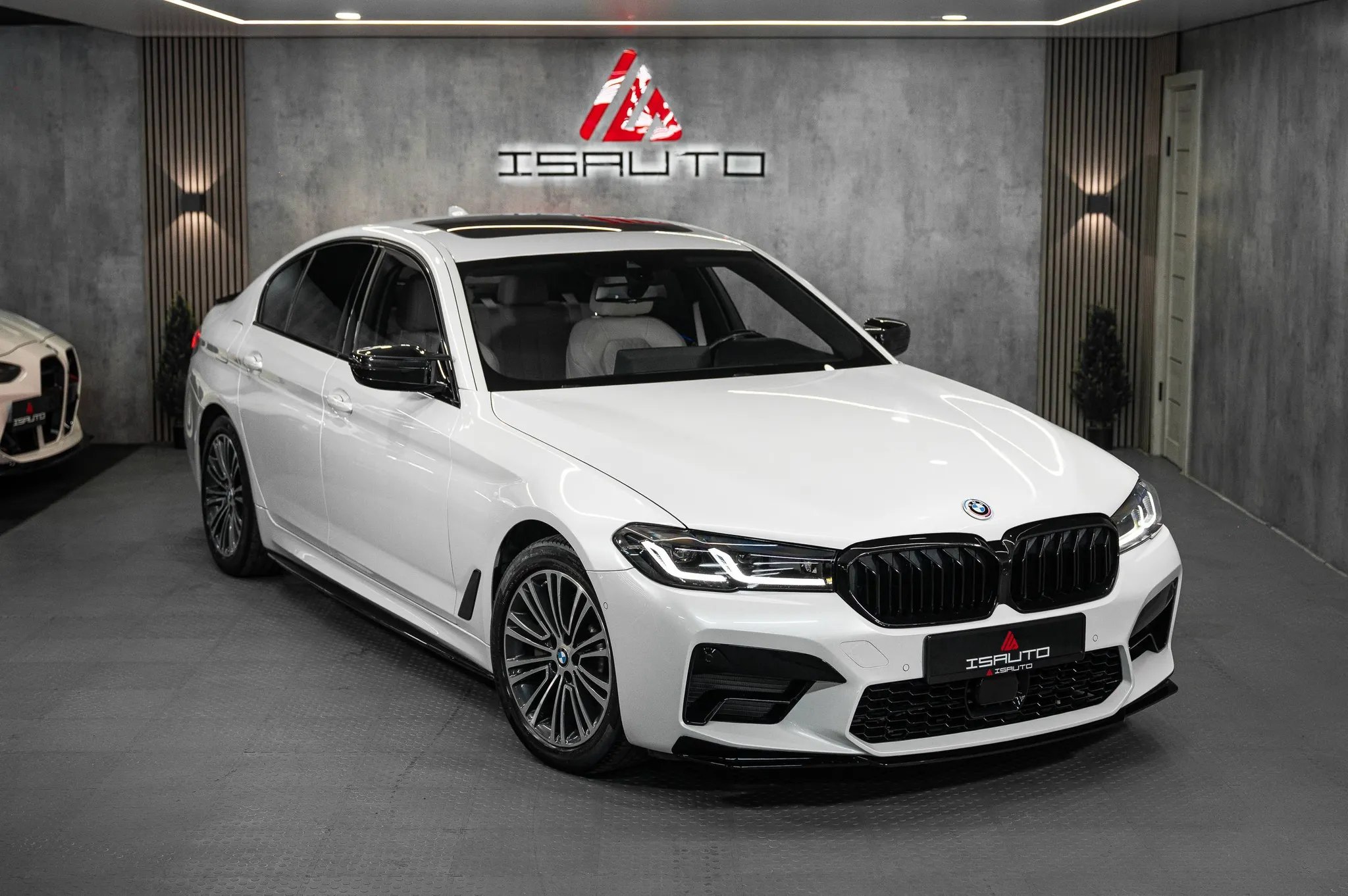 BMW 530i — фото 1