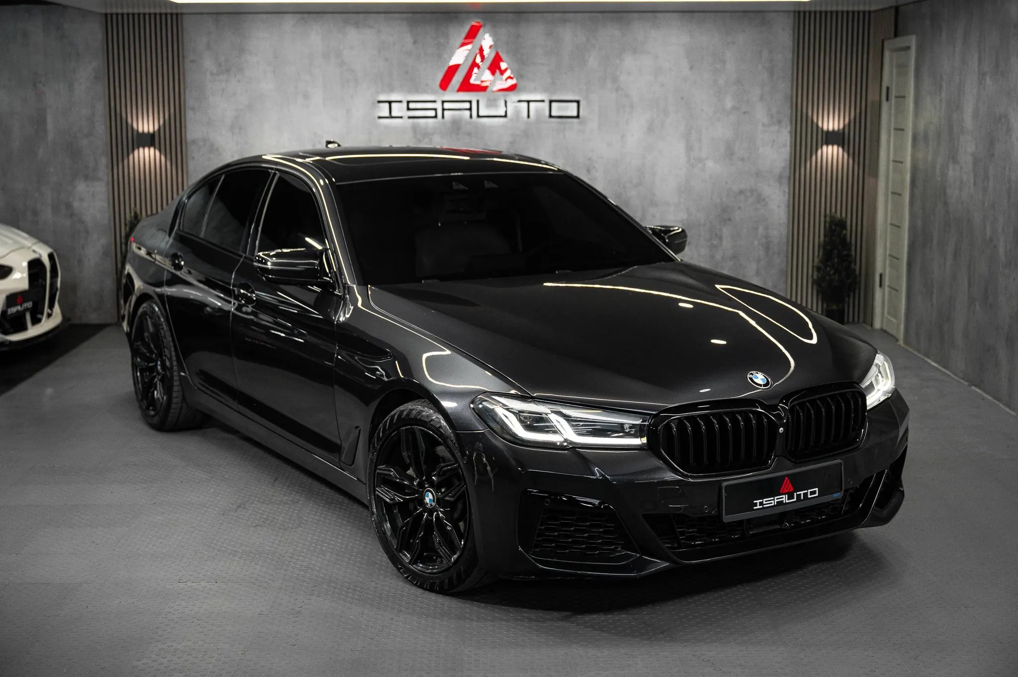 BMW 530i — фото 1