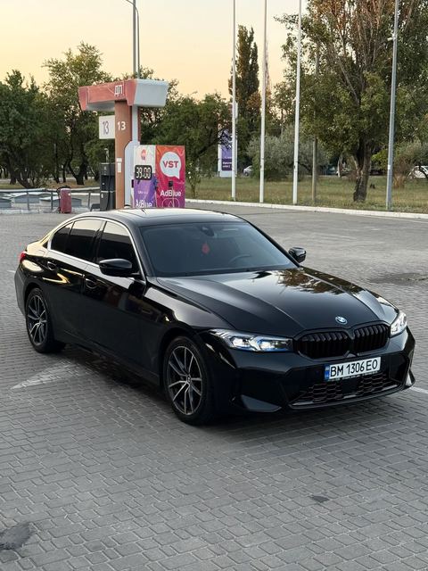 BMW 330i — фото 1