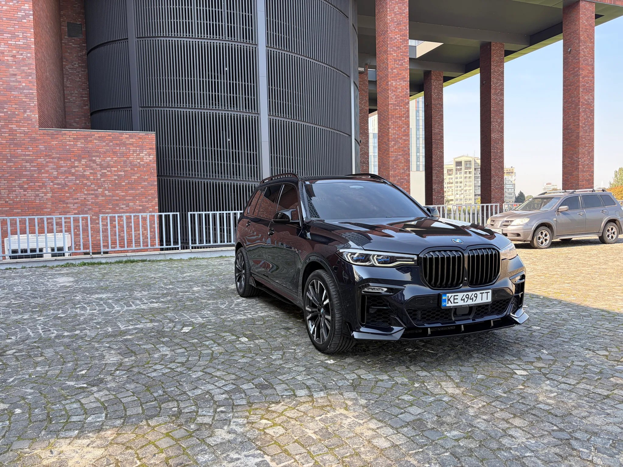 BMW X7 M50d — фото 1