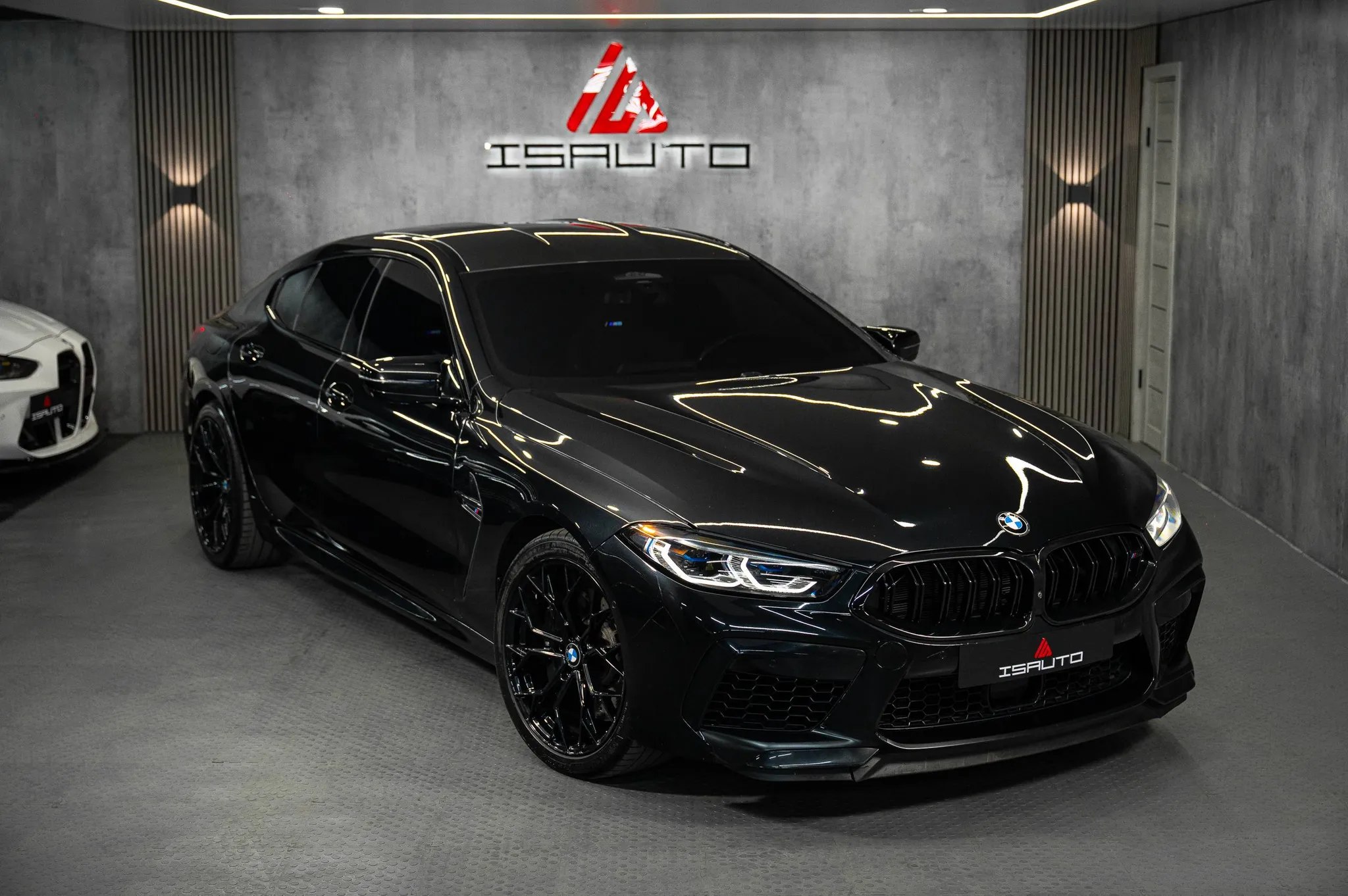 BMW M8 — фото 1