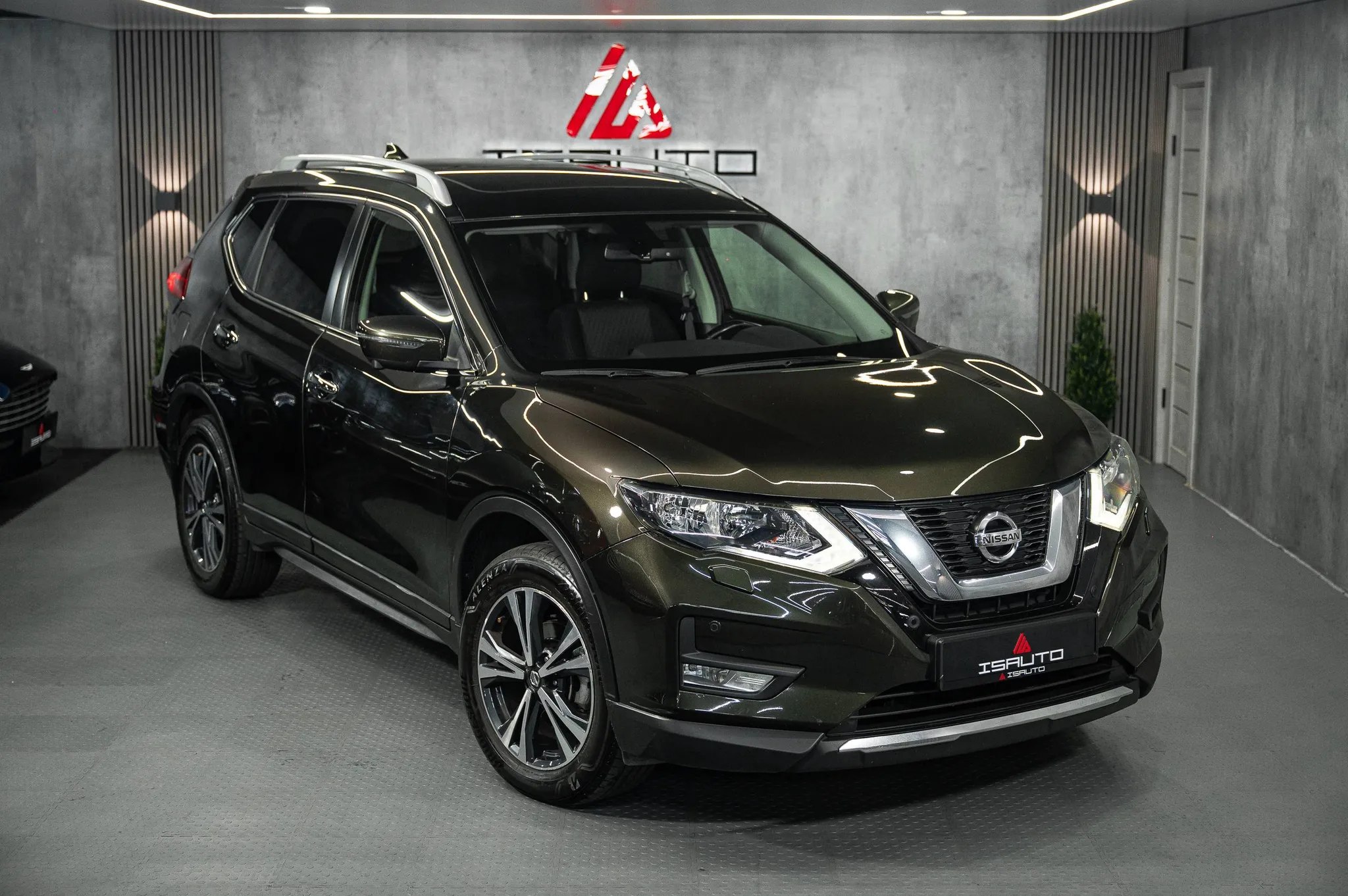 Nissan XTrail — фото 1