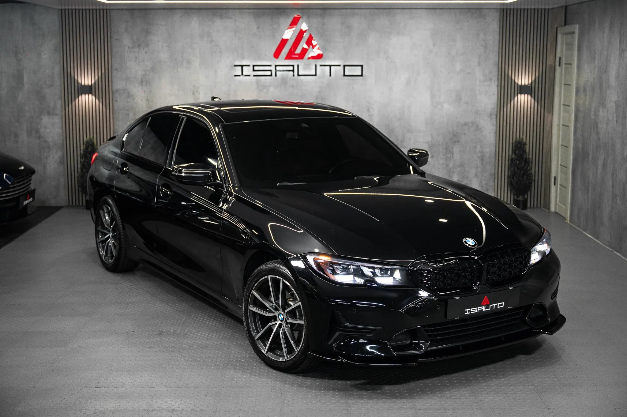 BMW 330i — фото 1