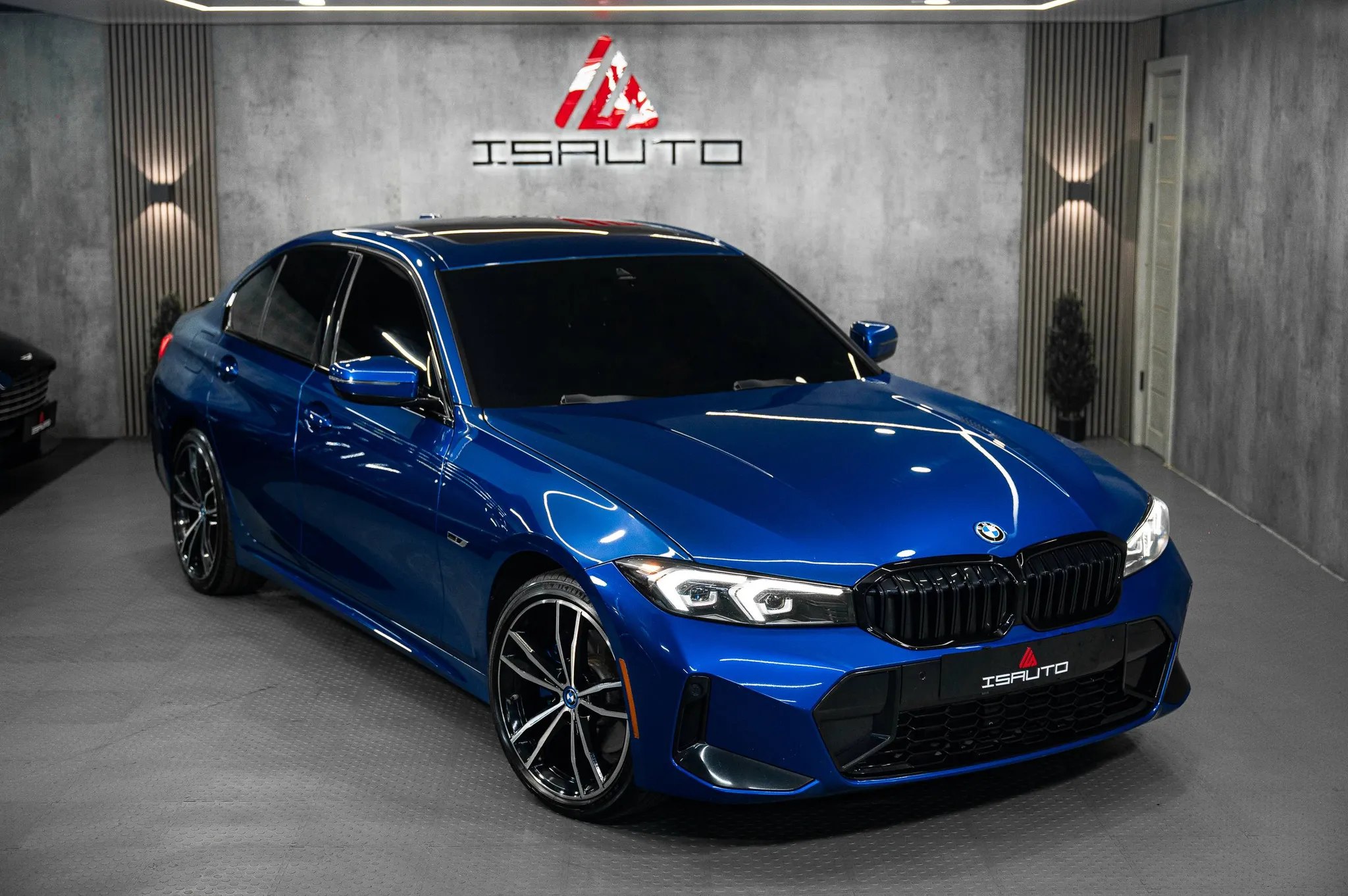 BMW 330E Xdrive — фото 1