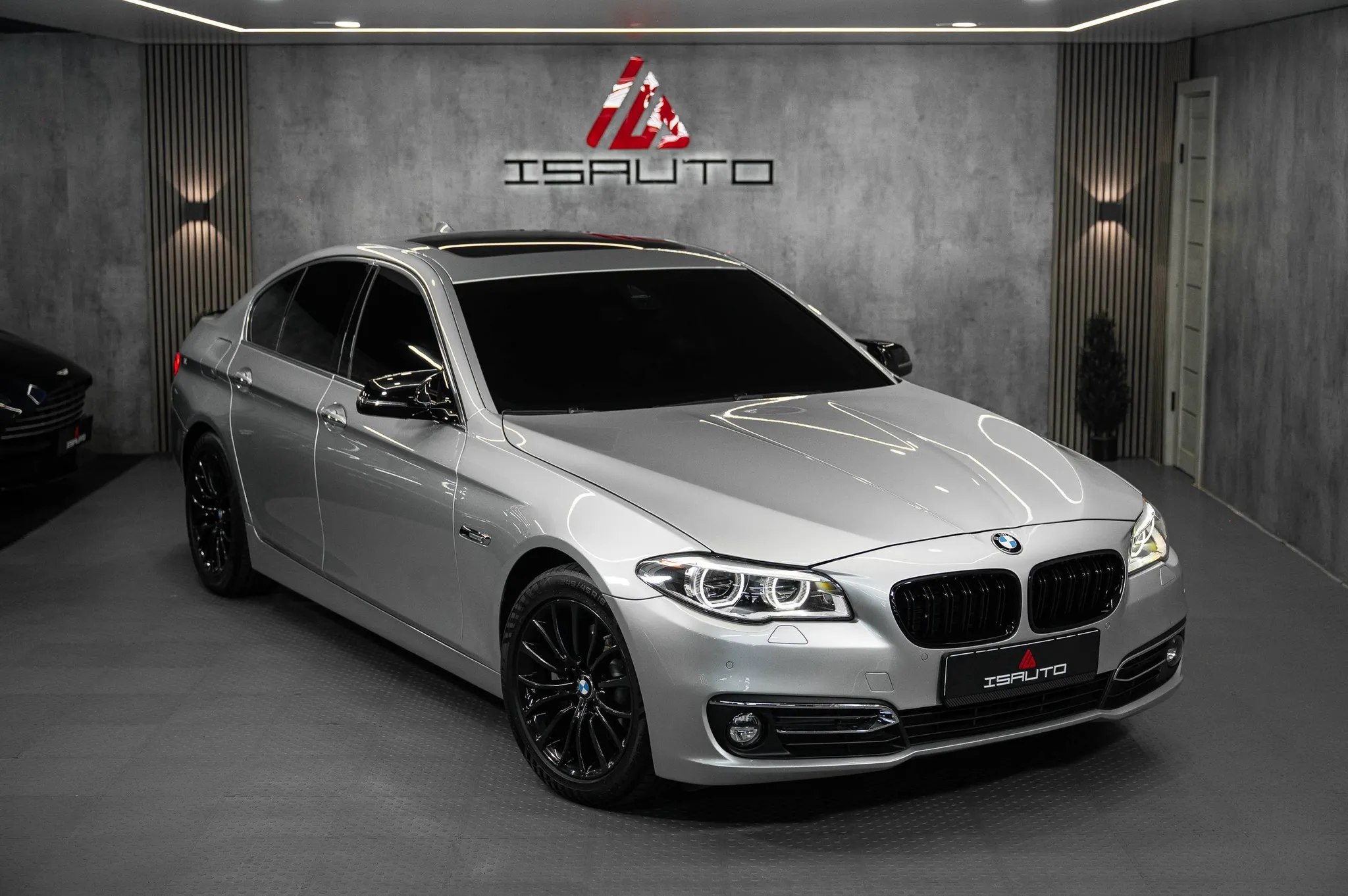 BMW 5Series 520d xDrive — фото 1