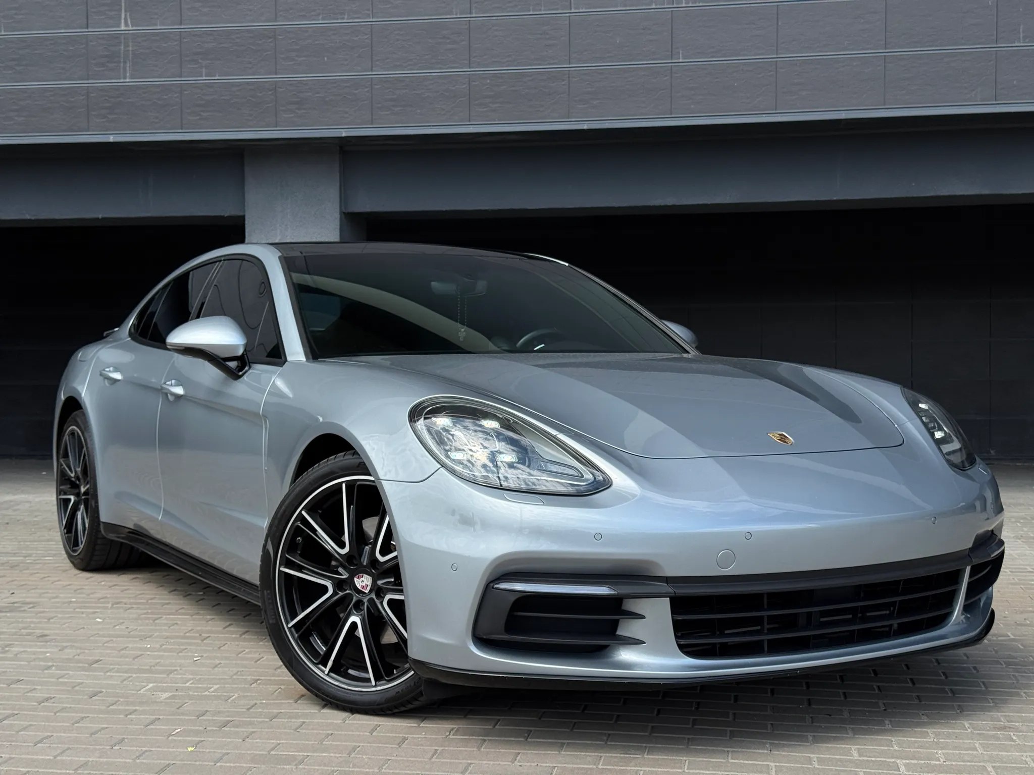 Porsche Panamera — фото 1