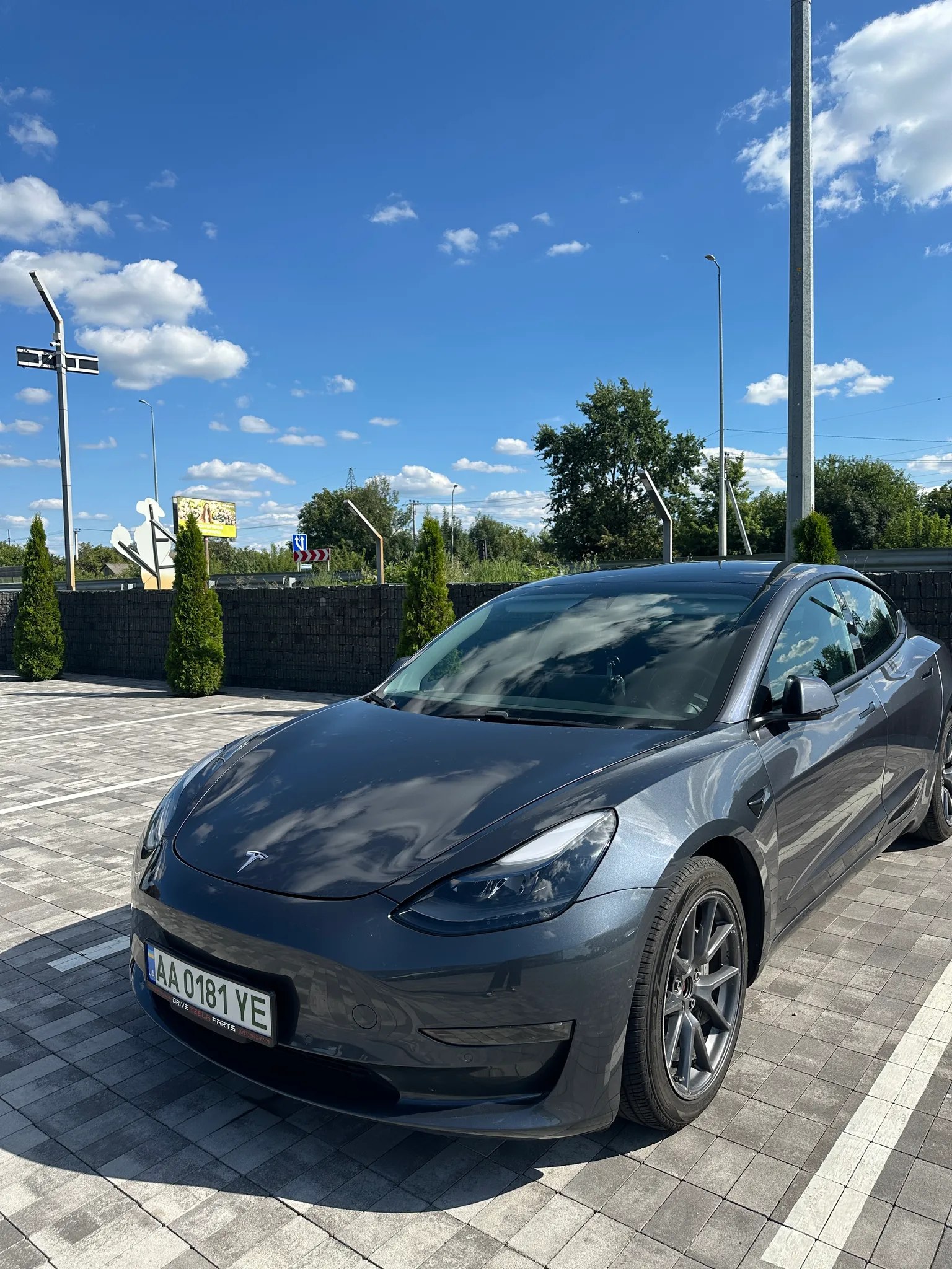 Tesla Model 3 — фото 1