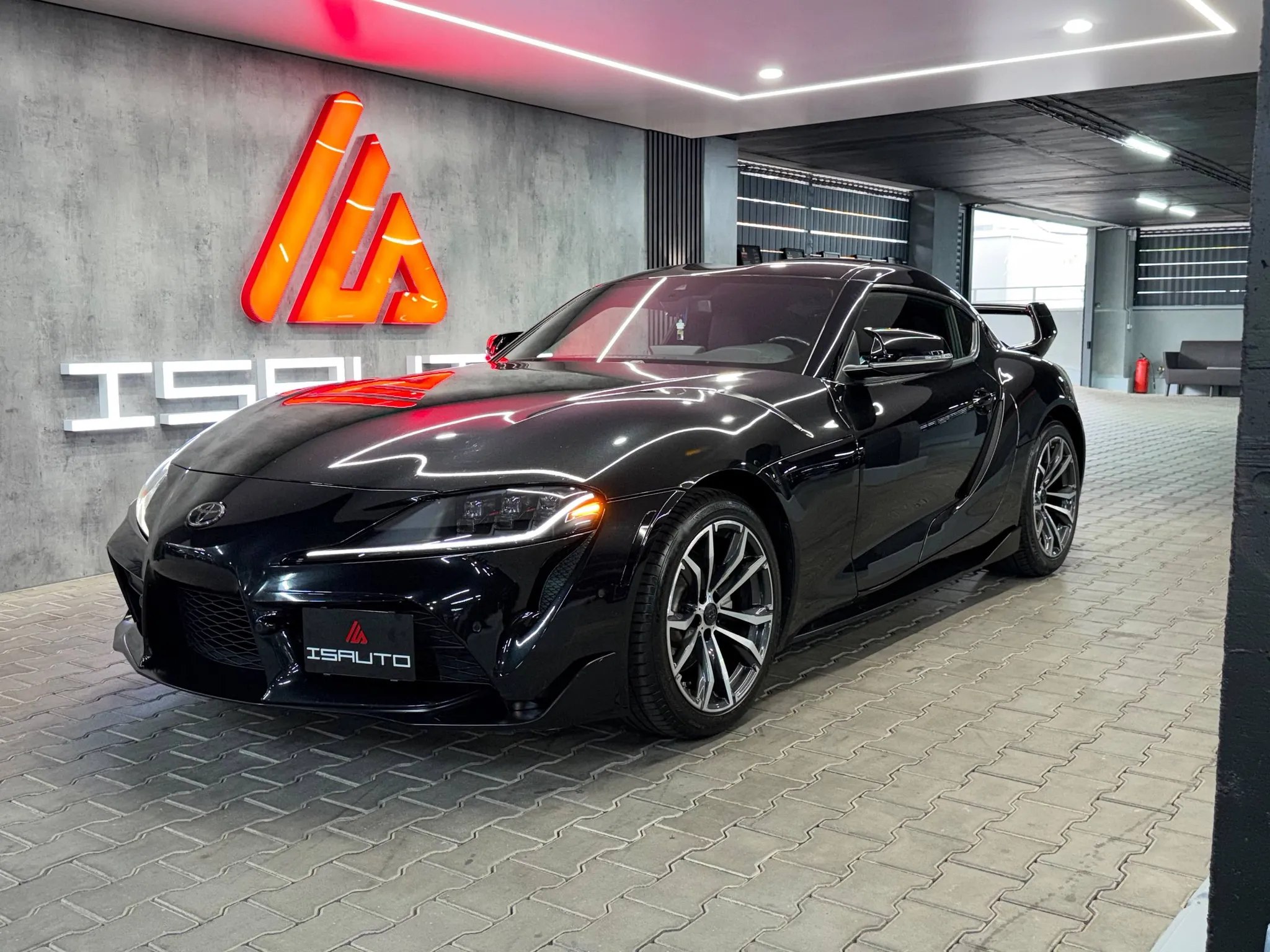 Toyota Supra — фото 1