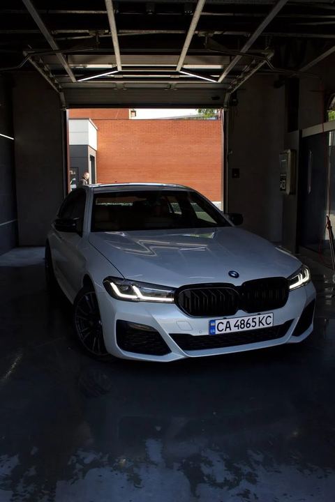 BMW 540i — фото 1