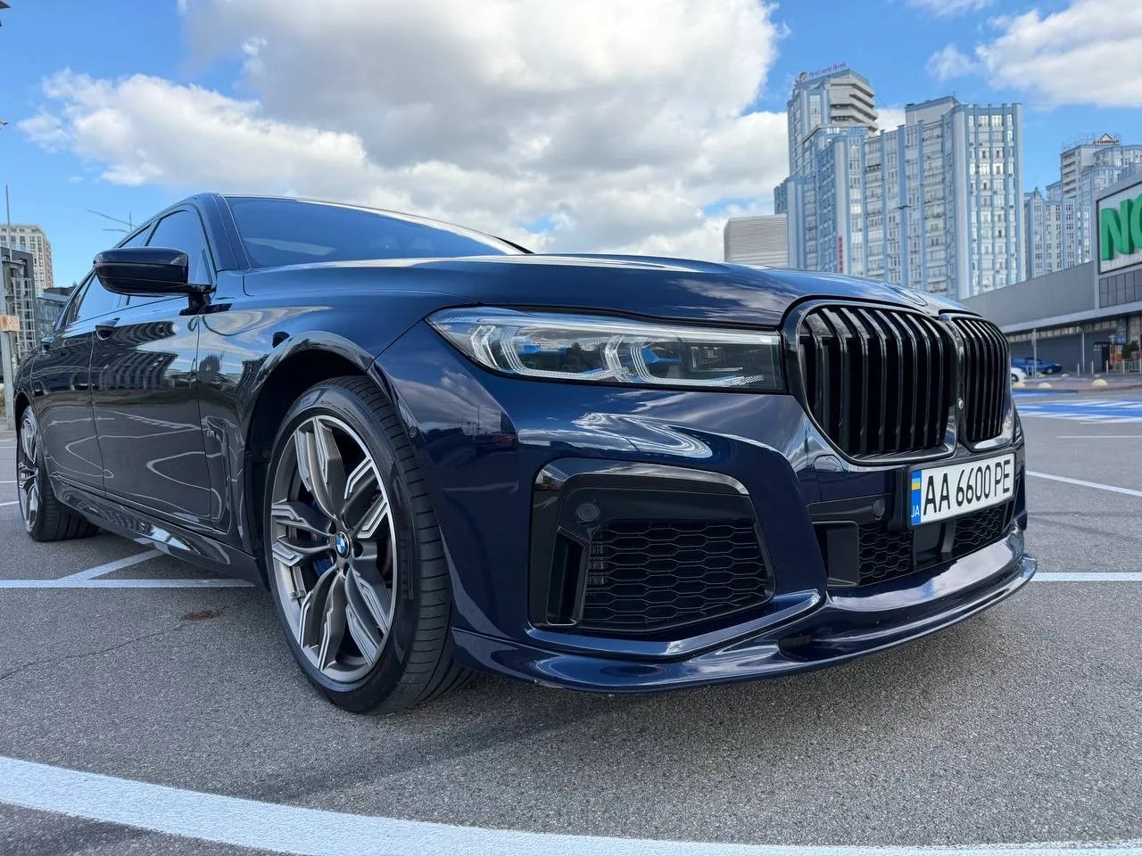 BMW 7Series M760Li — фото 1