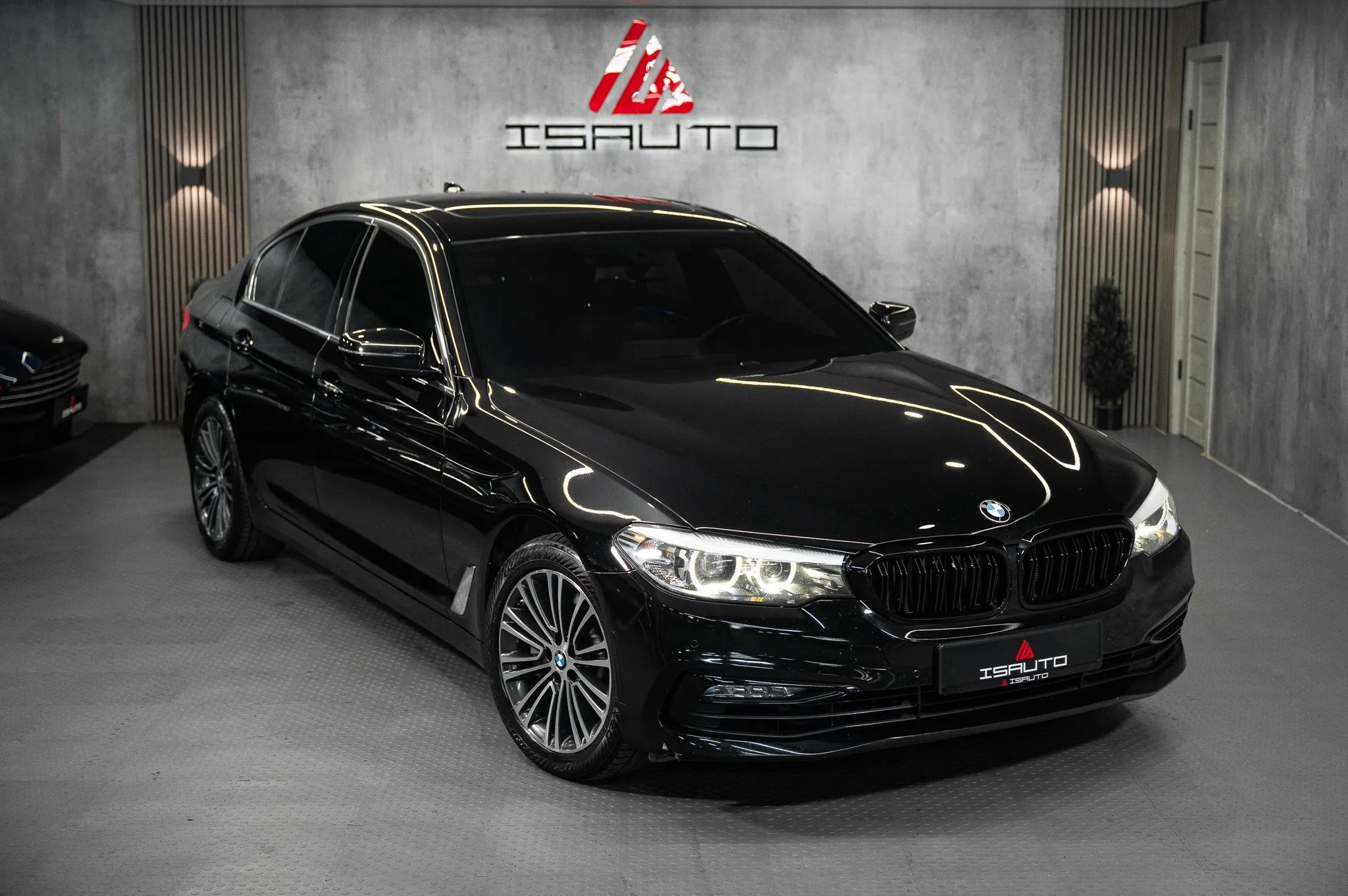 BMW 530i — фото 1
