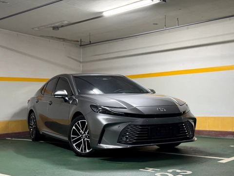 Toyota Camry HYBRID PREMIUM — фото 1