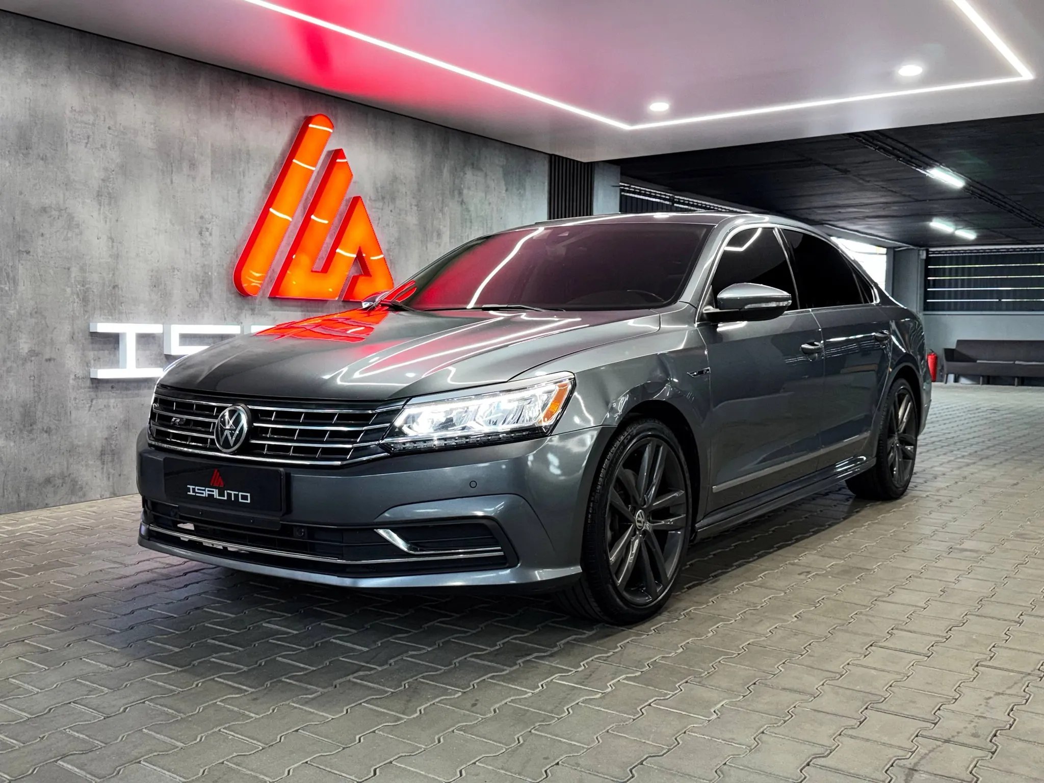 Volkswagen Passat — фото 1