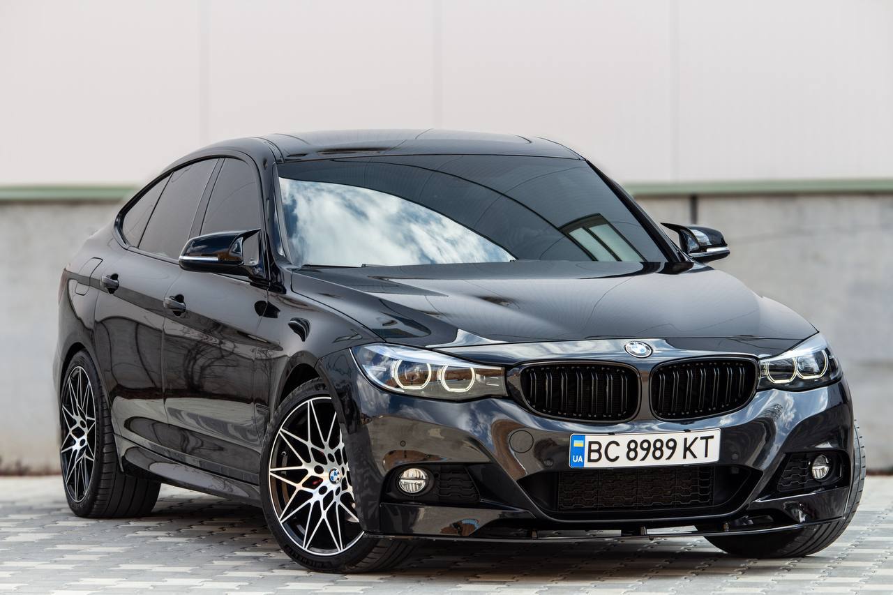 BMW 330i — фото 1