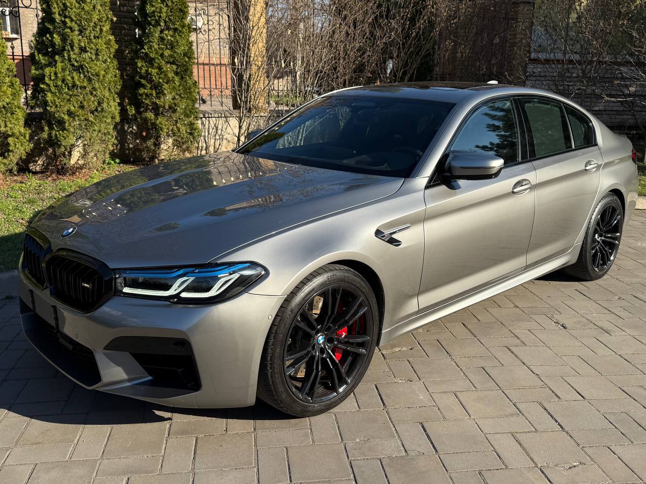 BMW M5 — фото 1