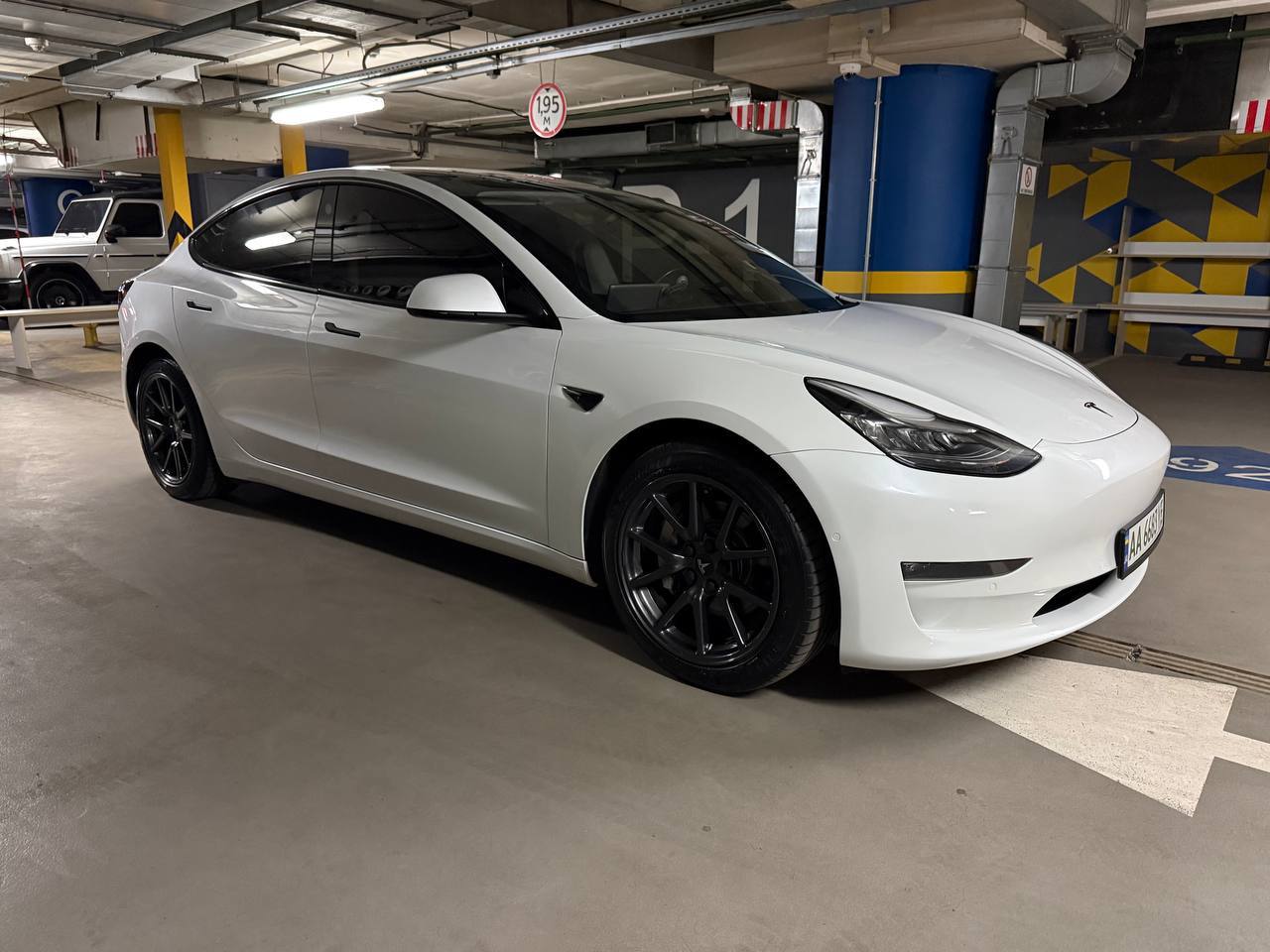 Tesla Model 3 — фото 1