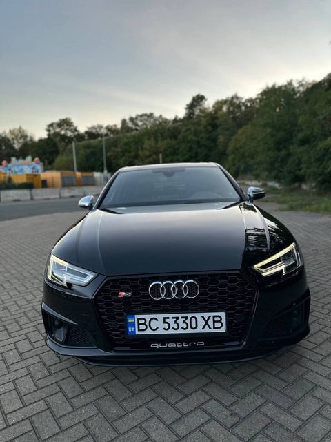 Audi S4