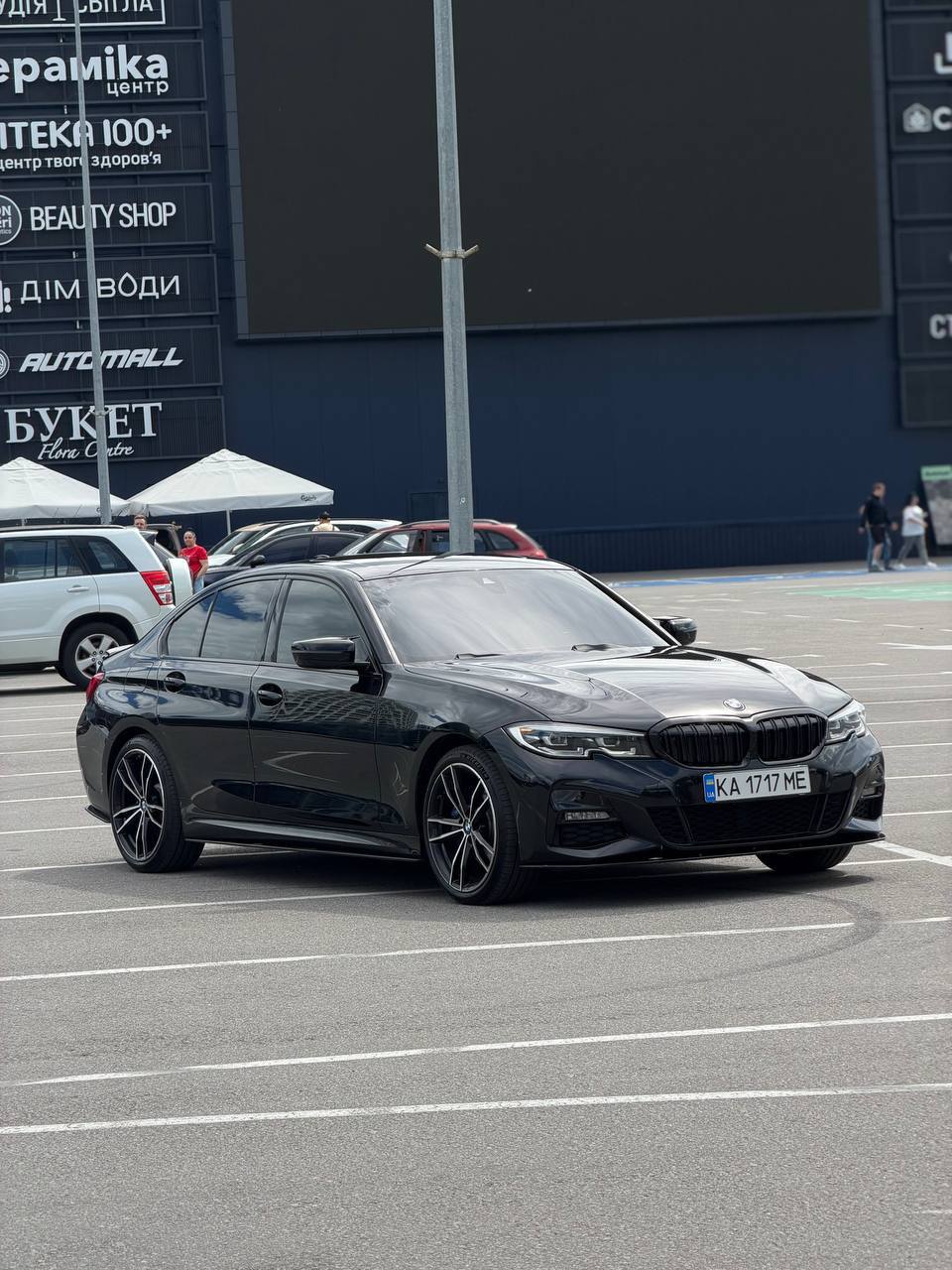 BMW 330i — фото 1