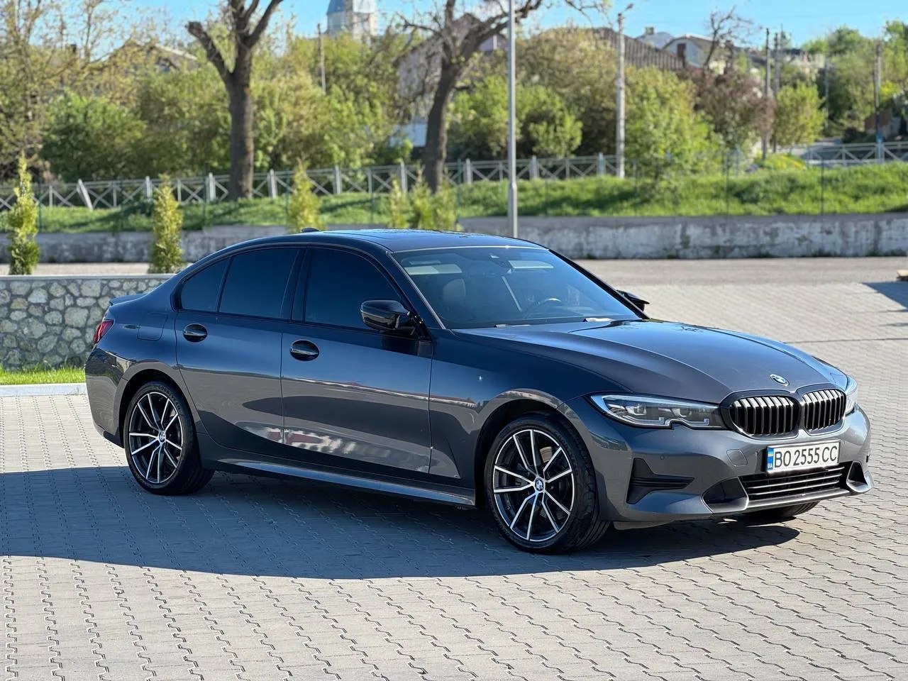 BMW 330i — фото 1