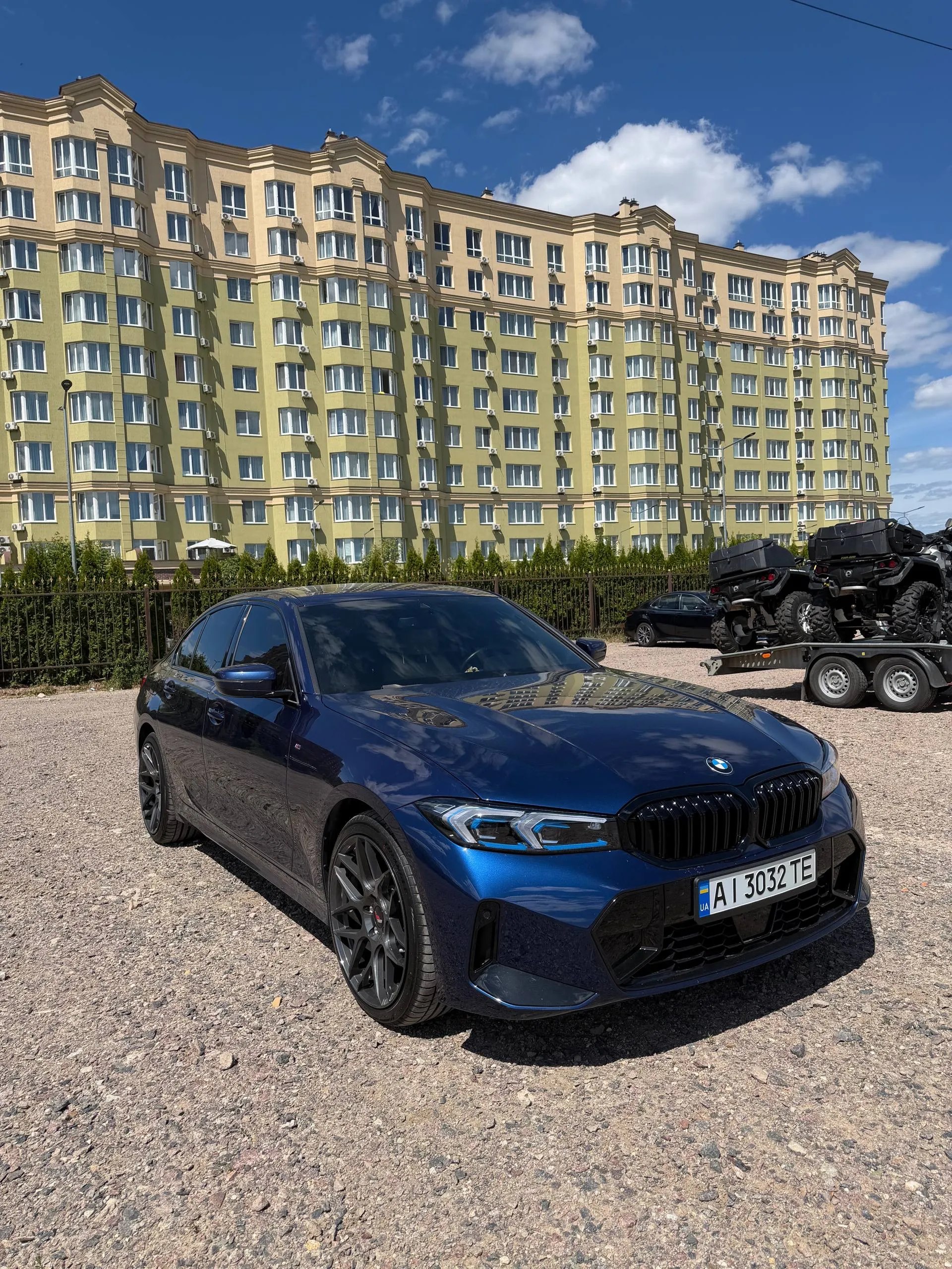 BMW 330i — фото 1