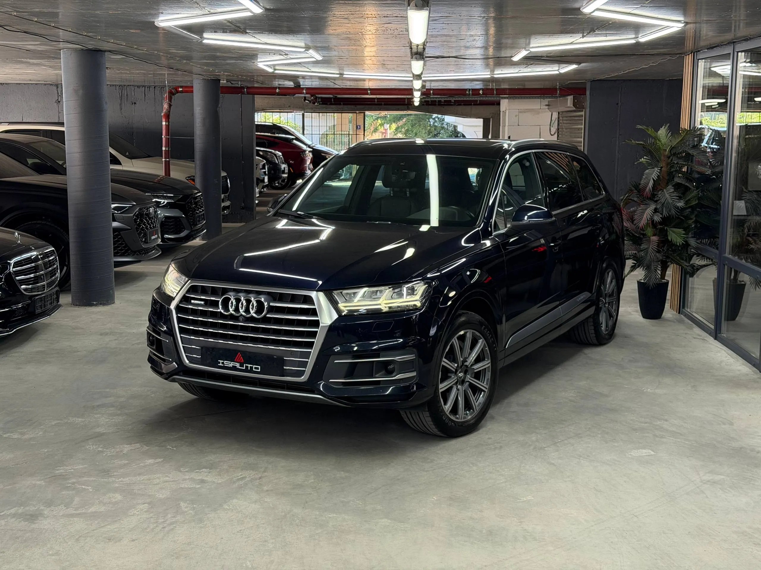 Audi Q7 — фото 1
