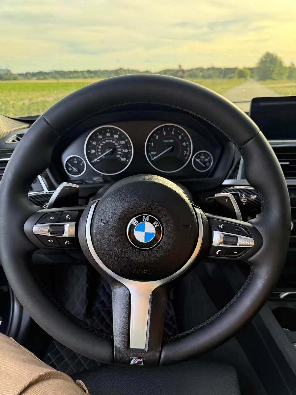 BMW 330i — фото 1