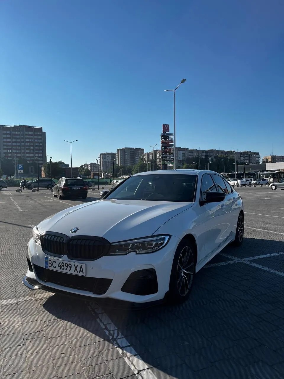 BMW 330i — фото 1