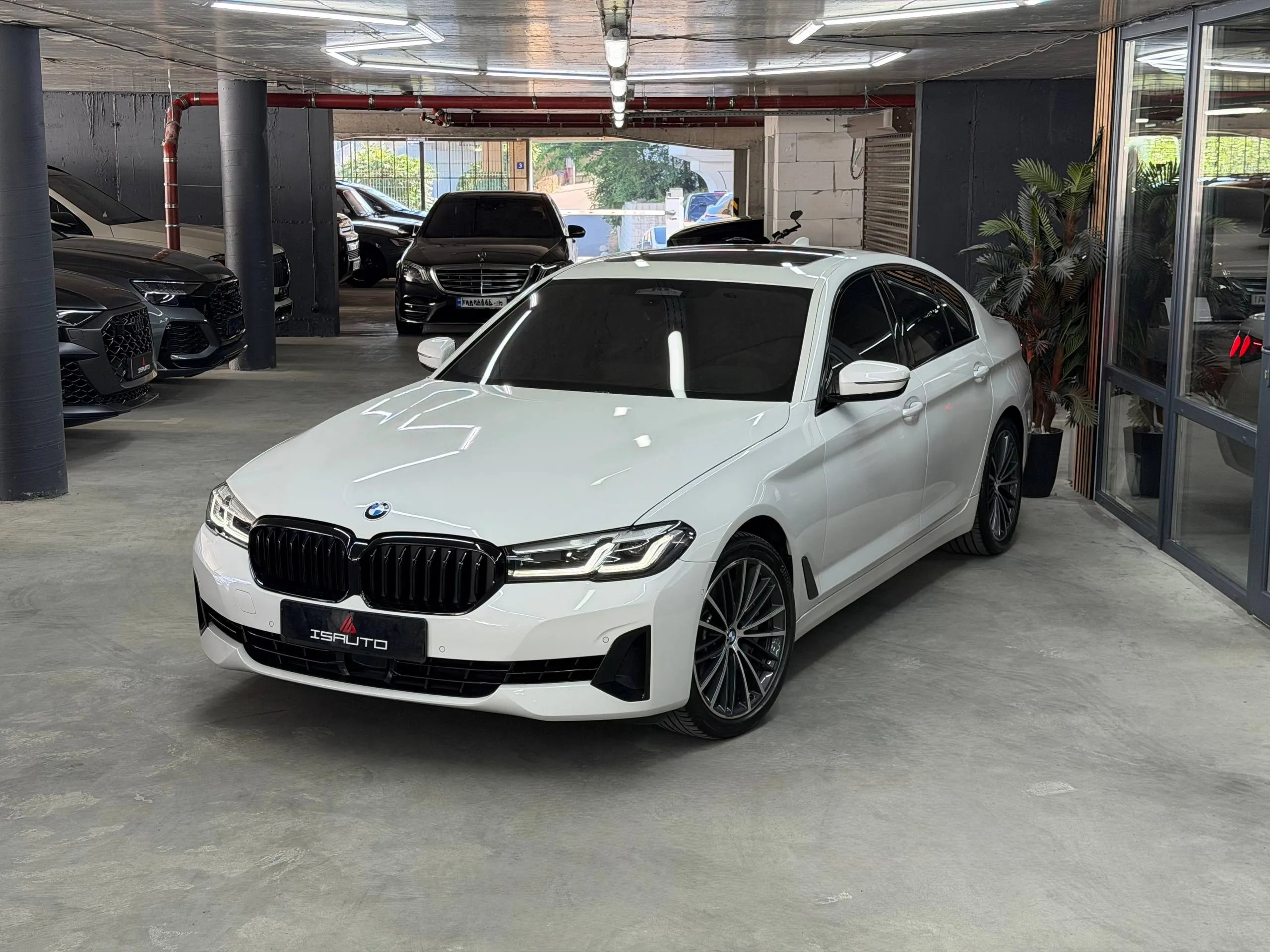 BMW 540i — фото 1