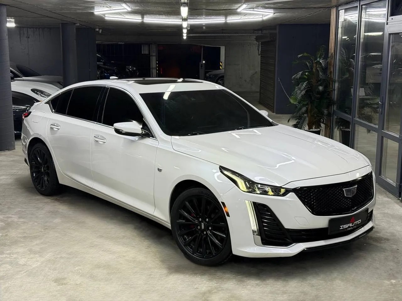 Cadillac CT5 — фото 1