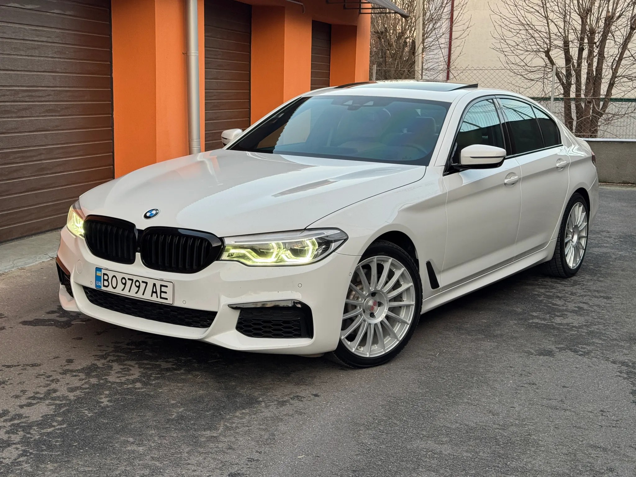 BMW 540i — фото 1