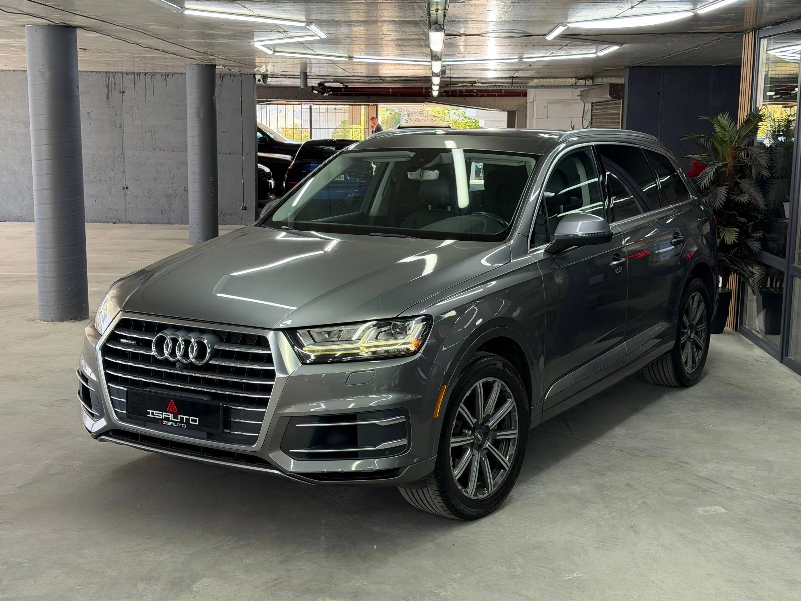 Audi Q7 — фото 1