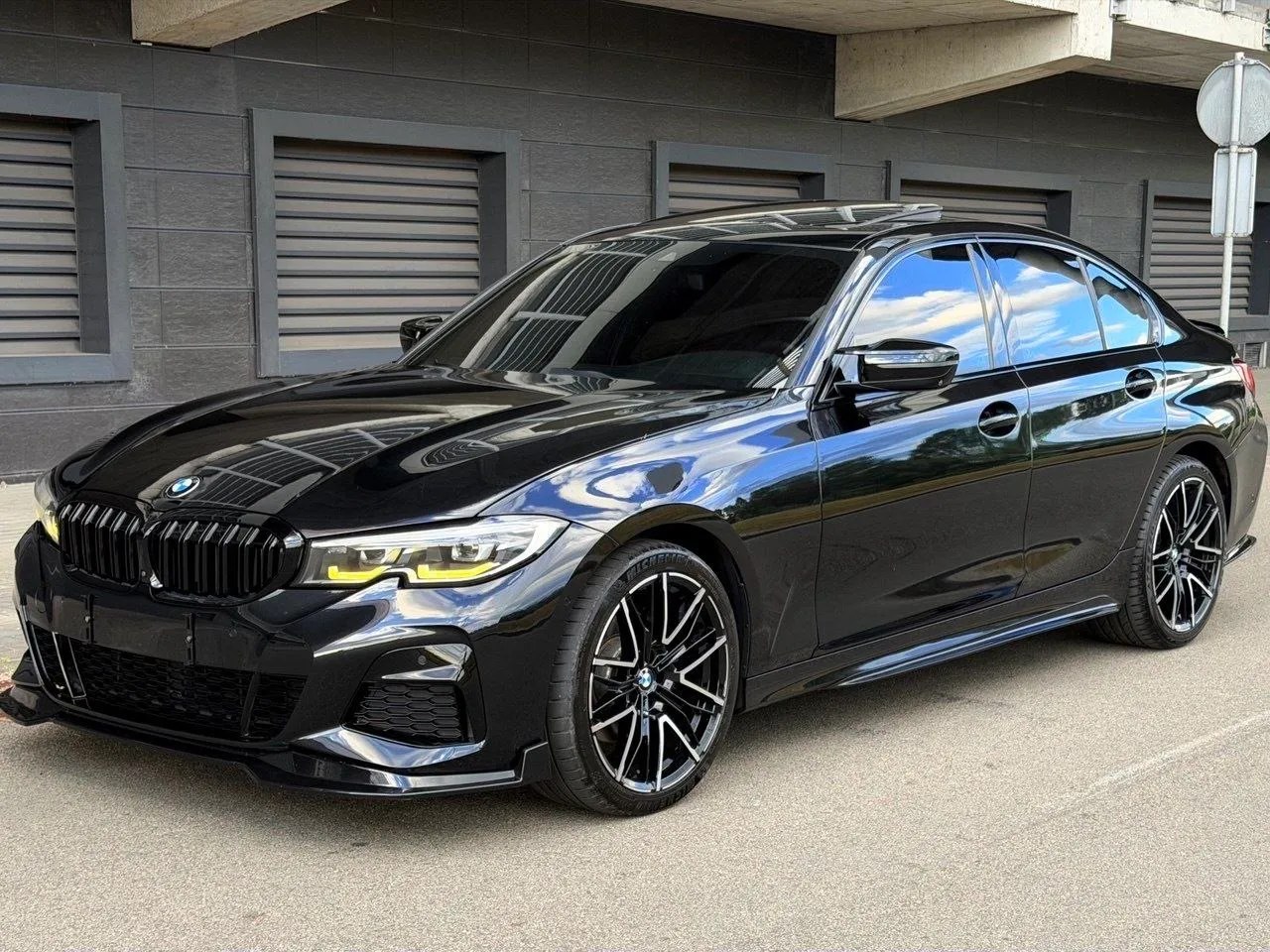 BMW 330i