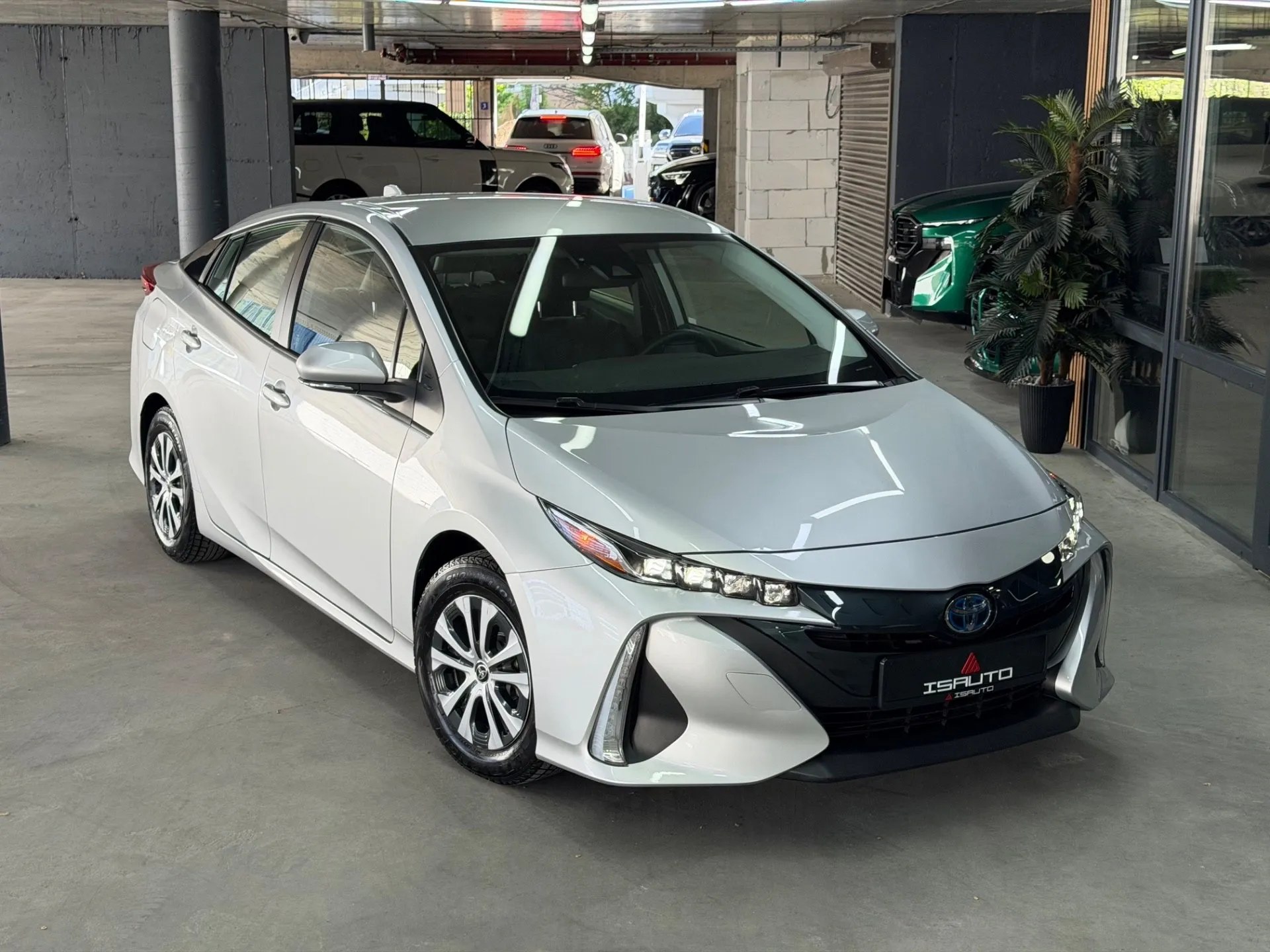 Toyota Prius Prime (PHEV) — фото 1