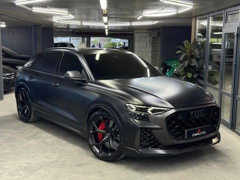Audi RSQ8 Performance
